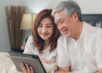Symptom Management: Cancer and cancer treatment can bring a variety of symptoms, from brain fog to general fatigue to pain. These programs help you manage your symptoms so you can live better with cancer.